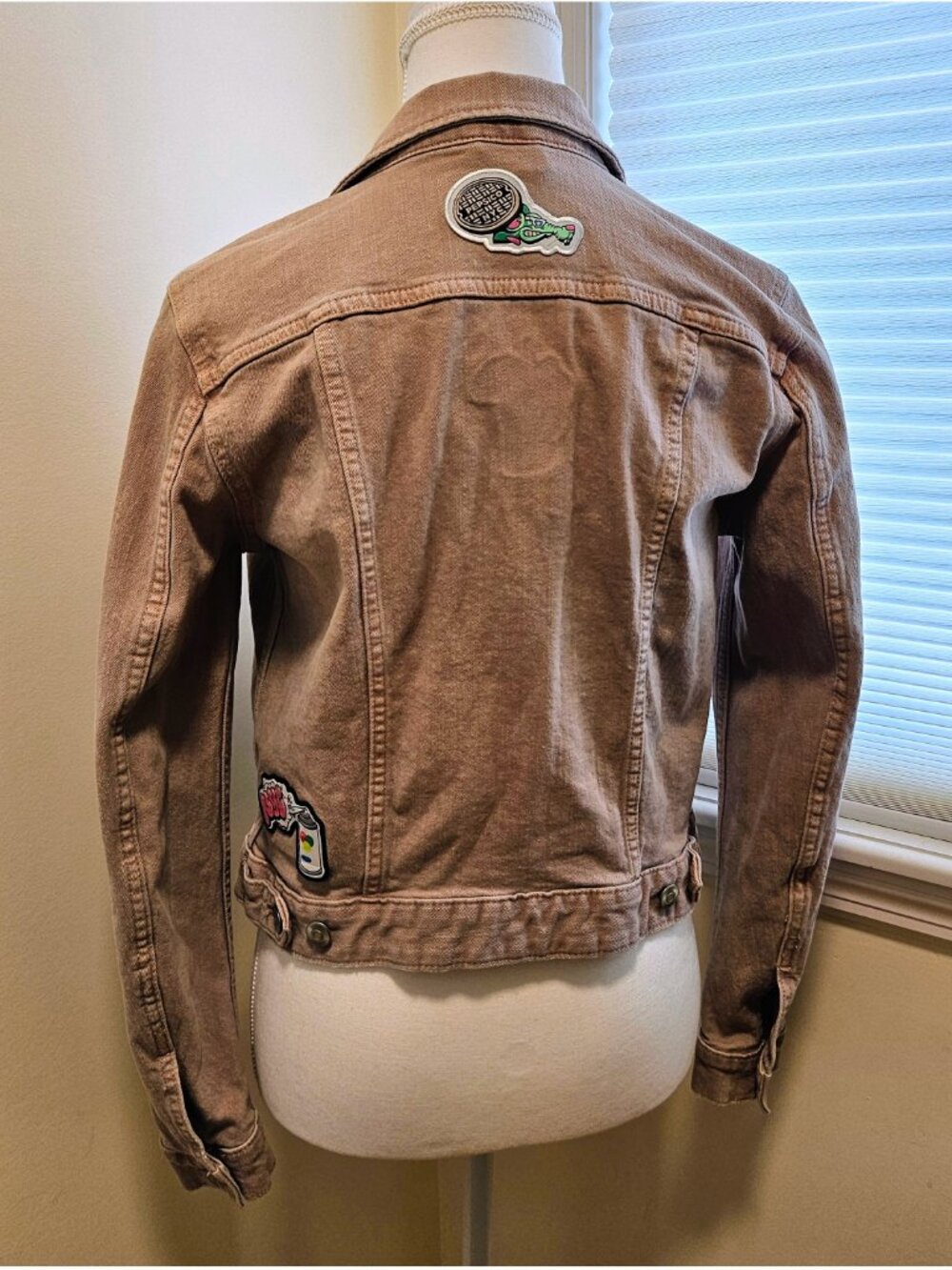 H&M Pink Beige Y2K Cropped Denim Jacket with NYC-Themed Embroidered Patches